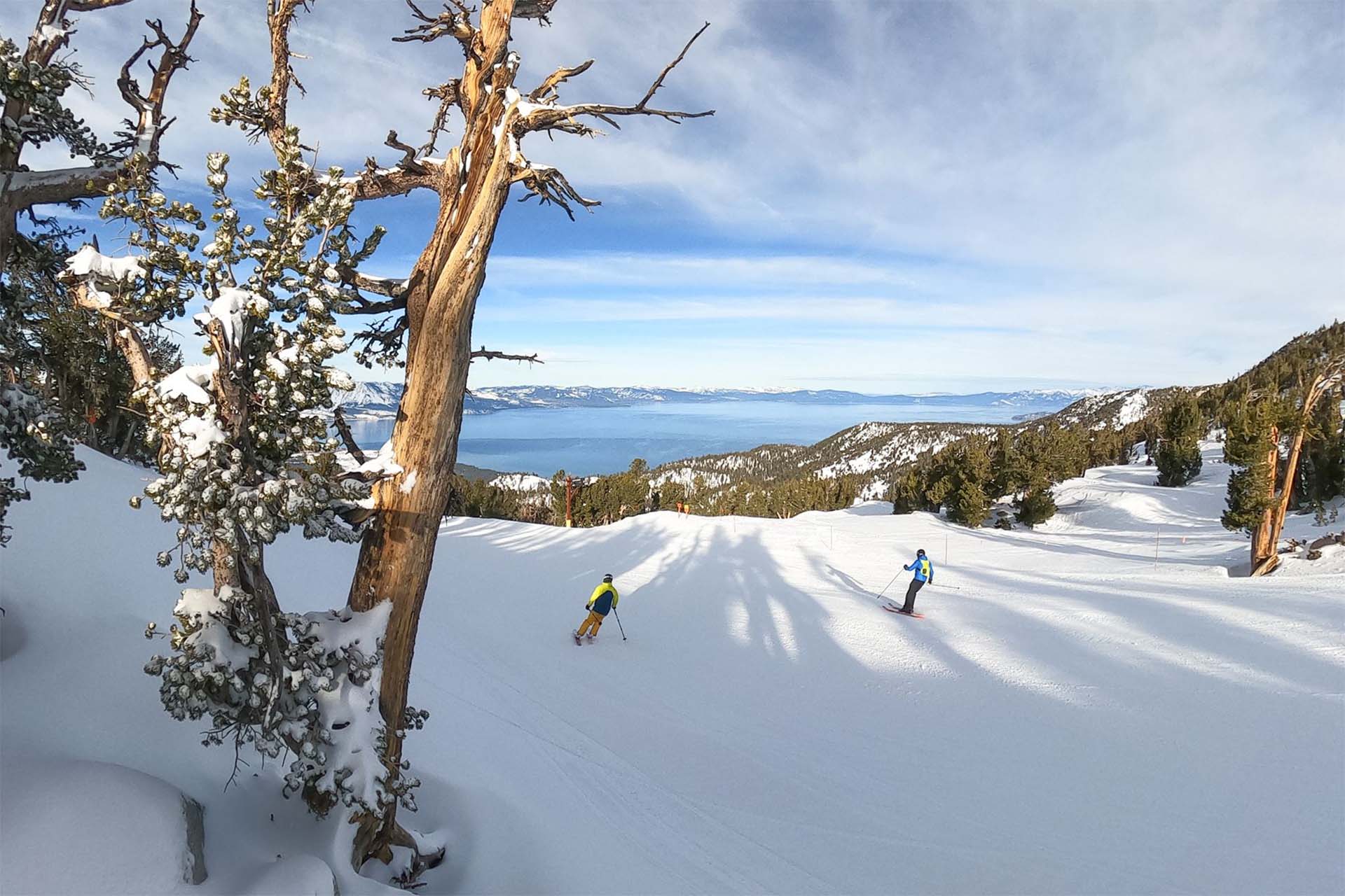 Skiers facing views across Tahoe - Heavenly, USA © Ficeto, Vail Resorts