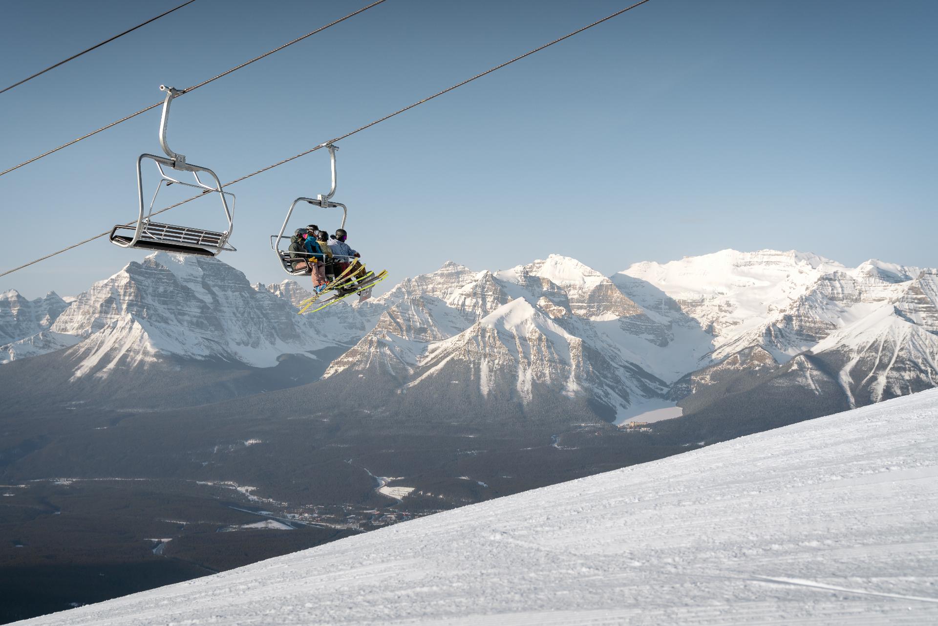 Scenic Chairlift in Lake Louise © Jeff Bartlett / Travel Alberta
