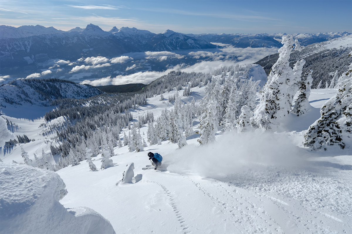 Bluebird Powder in Revelstoke © Destination BC / Reuben Krabbe Bluebird Powder in Revelstoke © Destination BC / Reuben Krabbe