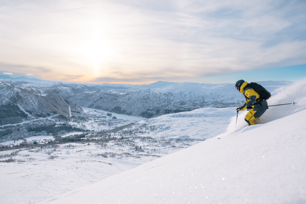 Skiing fresh powder in Myrkdalen © Chris Baldry