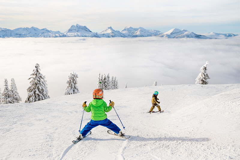 Kids skiing in Revelstoke © Ian Houghton - Revelstoke Mountain Resort Kids skiing in Revelstoke © Ian Houghton - Revelstoke Mountain Resort