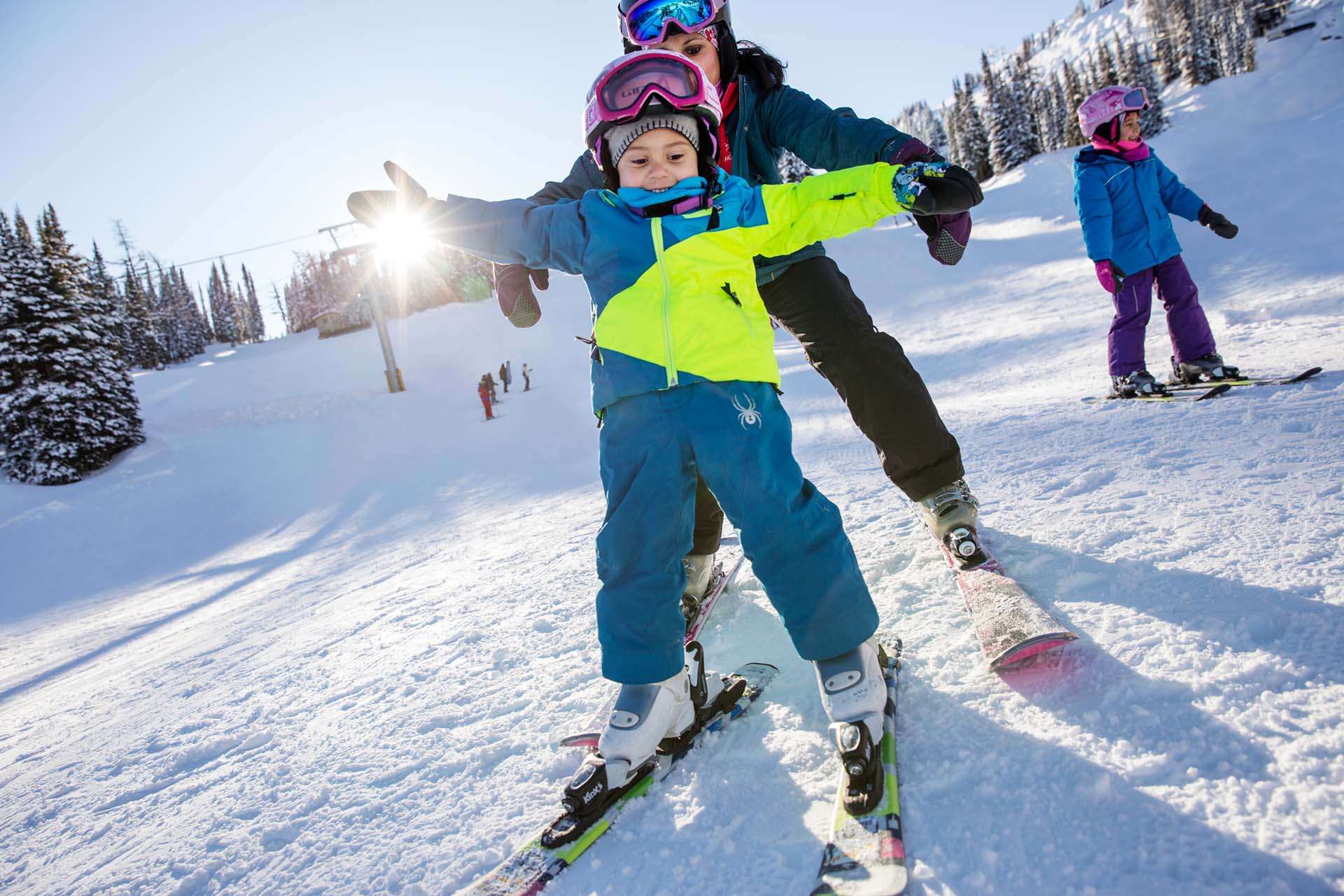 Family skiing at Sunshine Village in Banff National Park © Travel Alberta Family skiing at Sunshine Village in Banff National Park © Travel Alberta