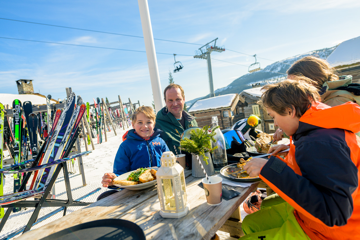 All smiles for the delicious food in Kvitfjell © Alpinco