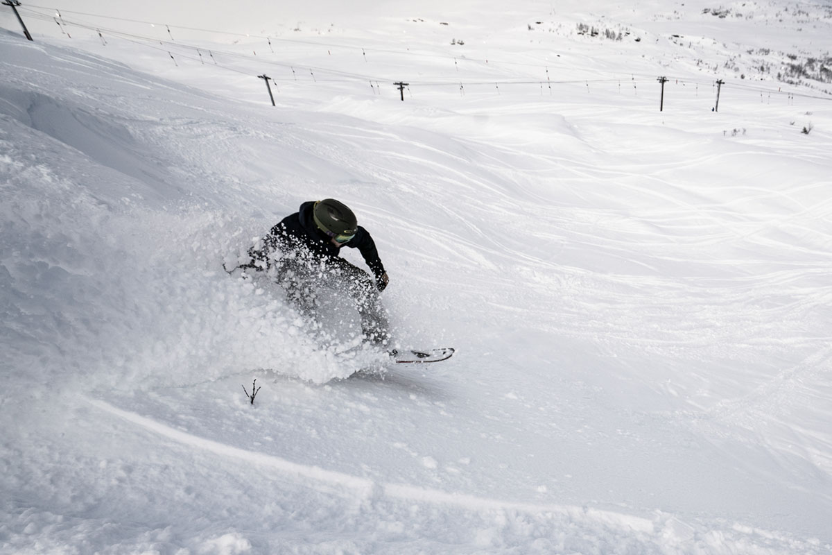 Boarder skis Voss' powder © Jon Hunnålvatn (NHOS)