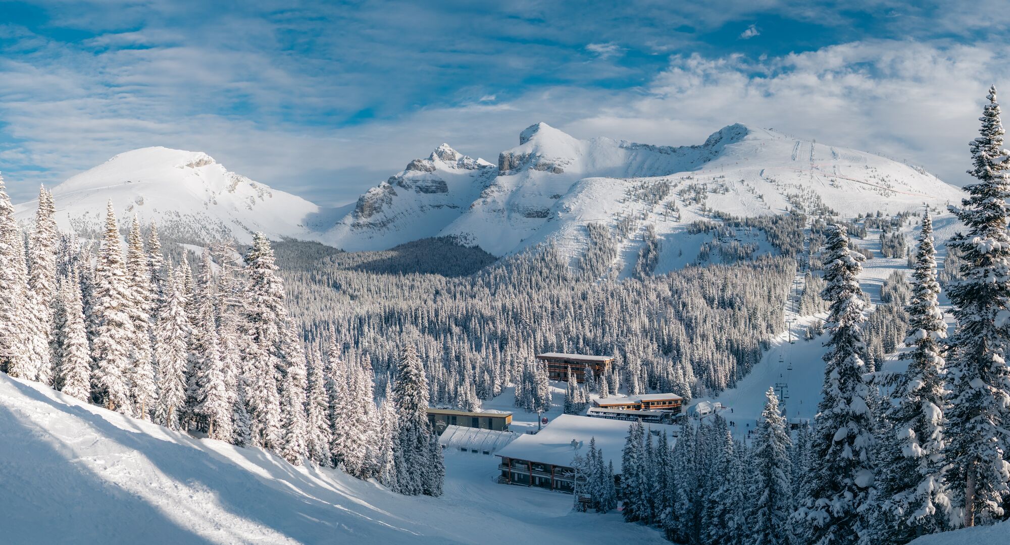 Spectacular snowy views in Banff Sunshine Village © Banff & Lake Louise Spectacular snowy views in Banff Sunshine Village © Banff & Lake Louise