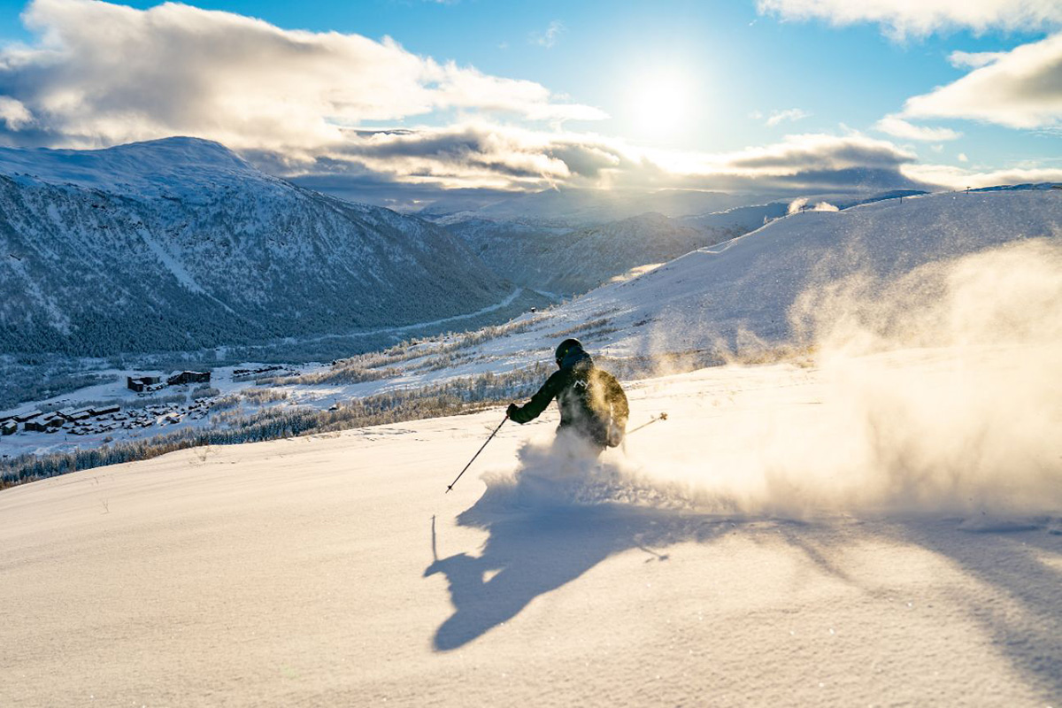 Off-piste skiing in Myrkdalen © Sverre Hjornevik Off-piste skiing in Myrkdalen © Sverre Hjornevik