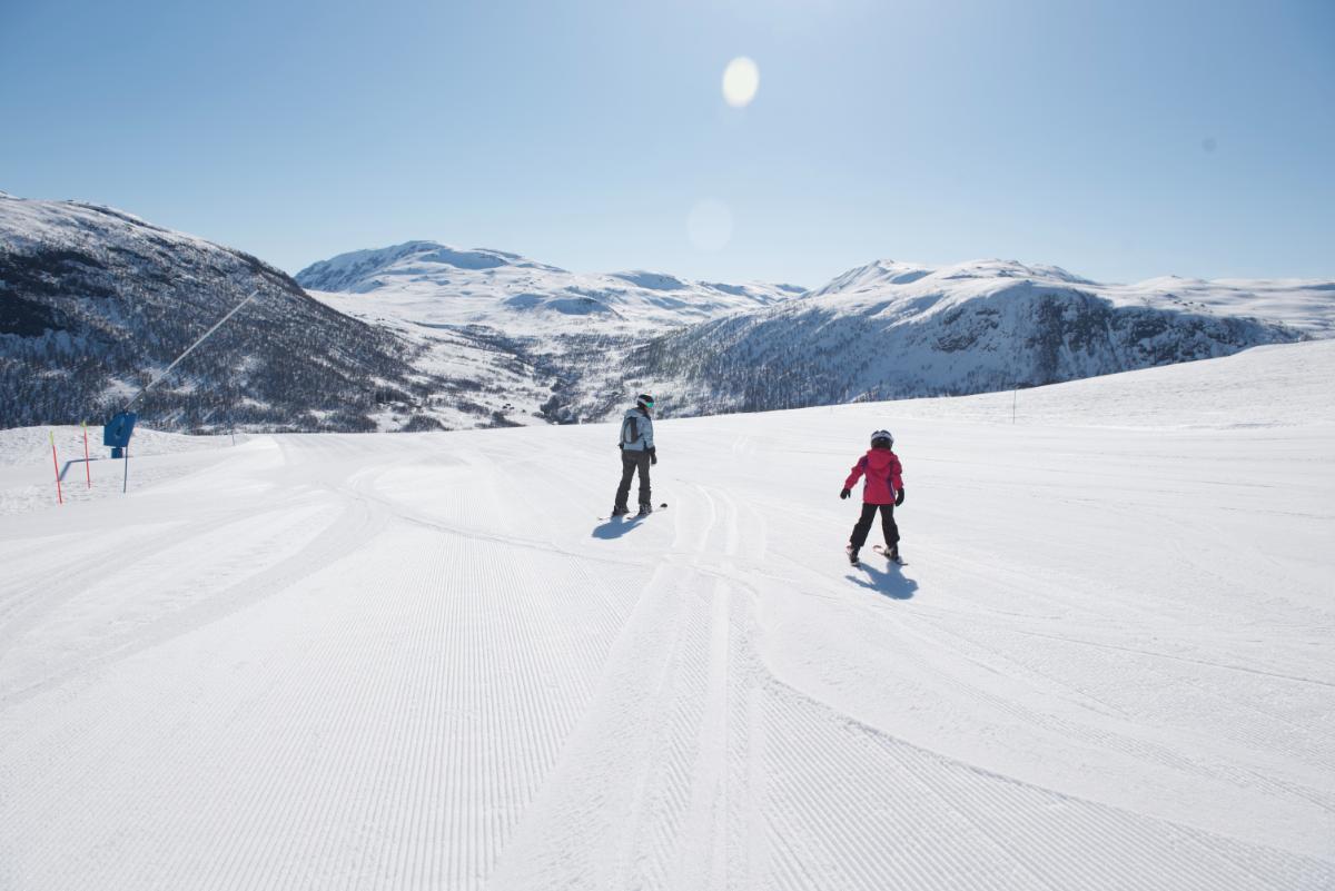 My family skiing in Myrkdalen at Easter