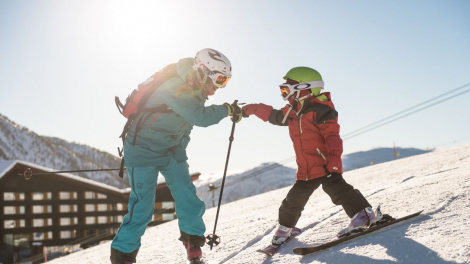 Mother and child on the Myrkdalen slopes © Sverre F. Hjørnevik